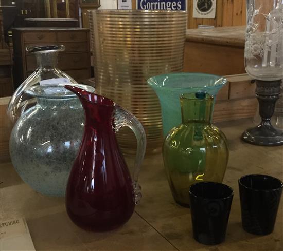 8 items coloured studio glassware